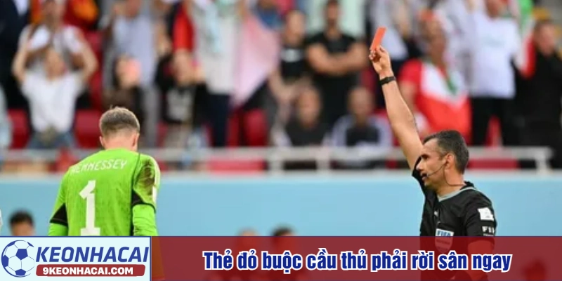 Thẻ đỏ buộc cầu thủ phải rời sân ngay